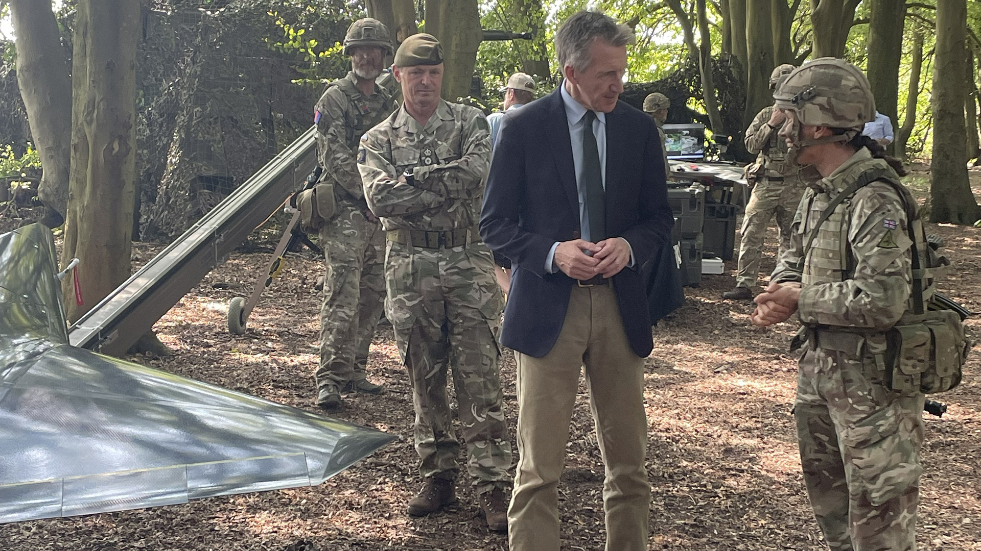 Defence Secretary Dan Jarvis speaks to personnel at the launch of the AI battle lab