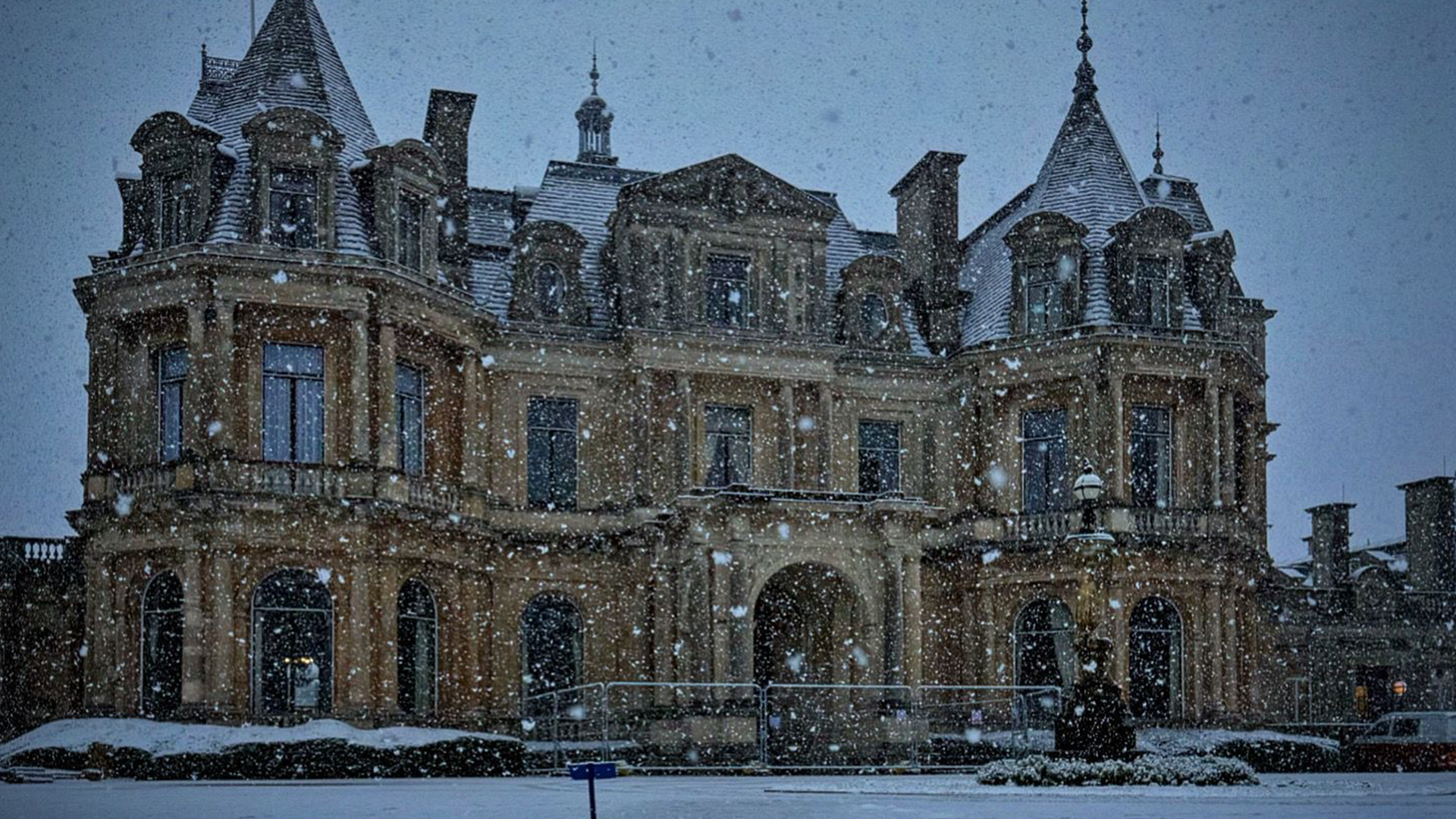 Fencing is visible outside Halton House in this recent image of the closed-down building