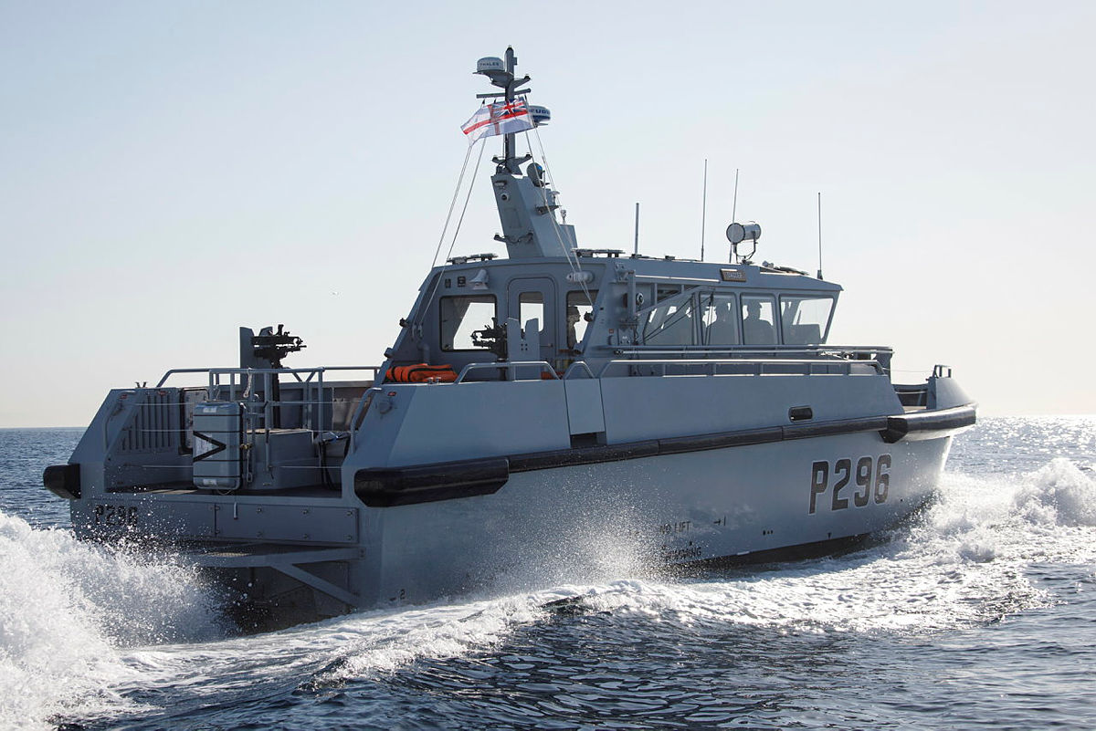 HMS Dagger, which weighs 35 tonnes, helped Paris' operation with tracking