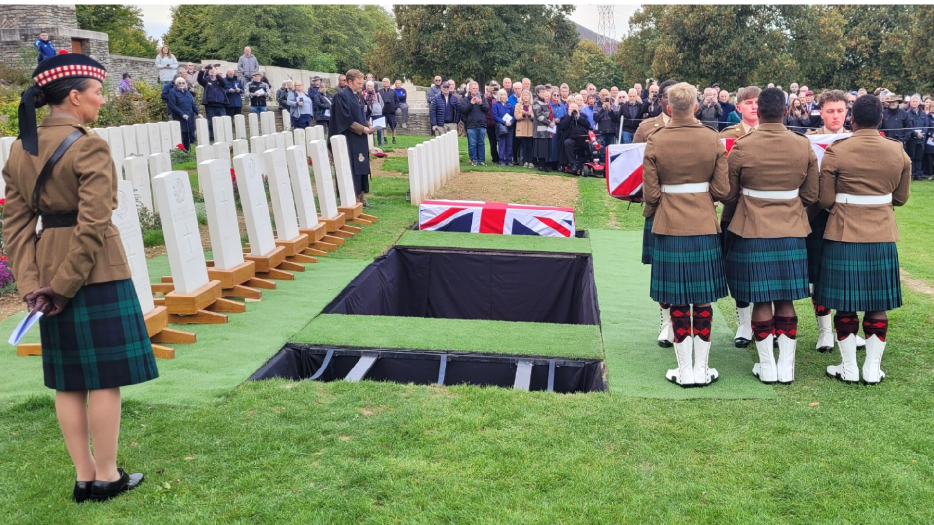 Soldiers of the 4th Battalion The Royal Regiment of Scotland alongside the coffins of Lt James Allan and LCpl Gordon McPherson