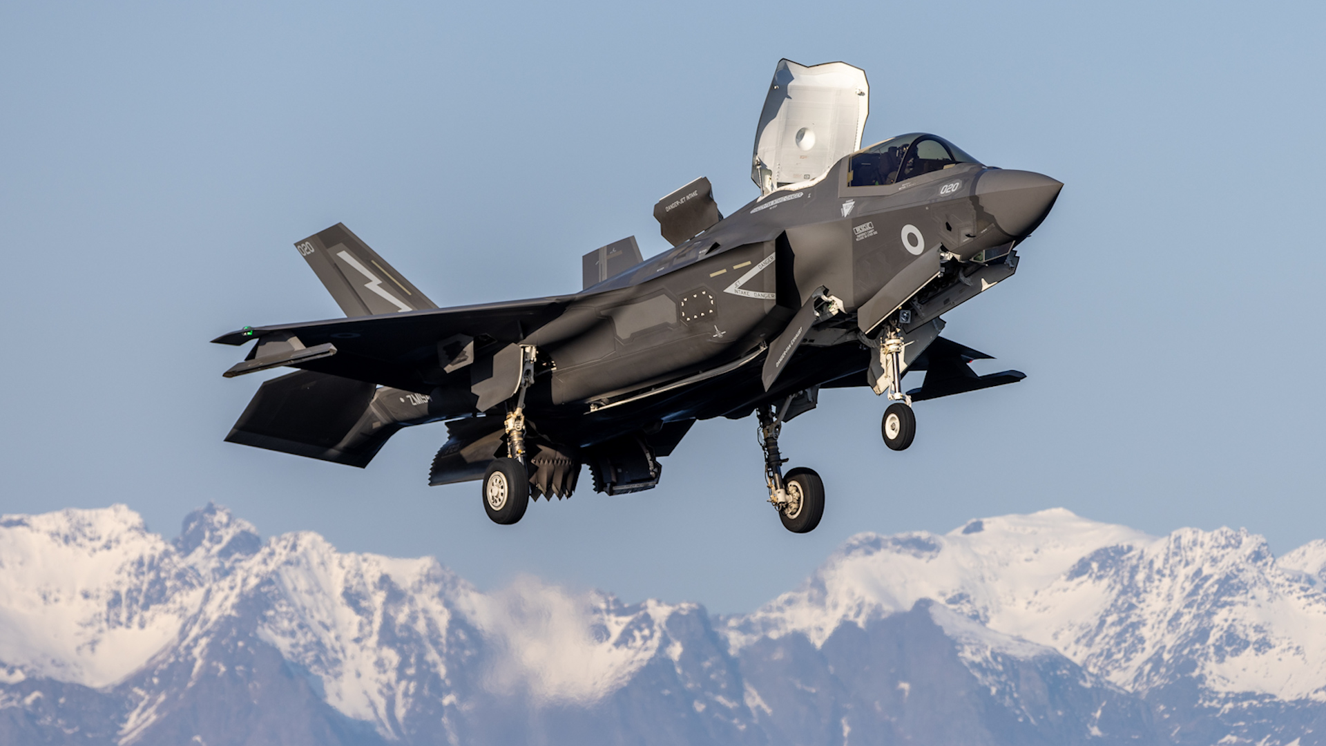 617 Squadron F-35B jet lands on HMS Prince of Wales after participating in Exercise NORDIC RESPONSE 050324 CREDIT MOD