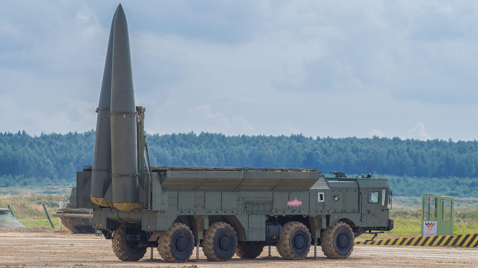 In contrast to the Kh-47M2 Kinzhal, the Iskander-M short-range ballistic missile is fired from a ground launcher