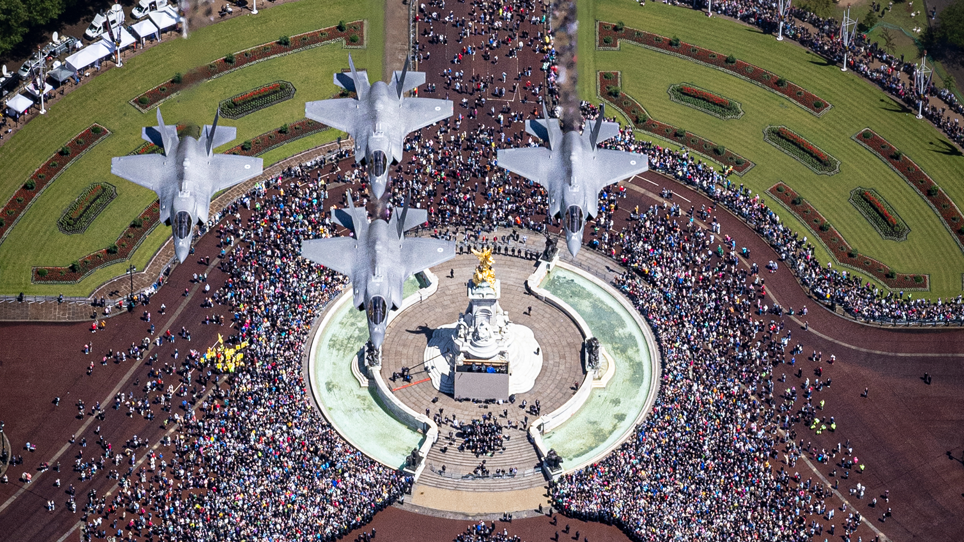 F35s soaring over Buckingham Palace for the King's official birthday celebration 150624 CREDIT RAF