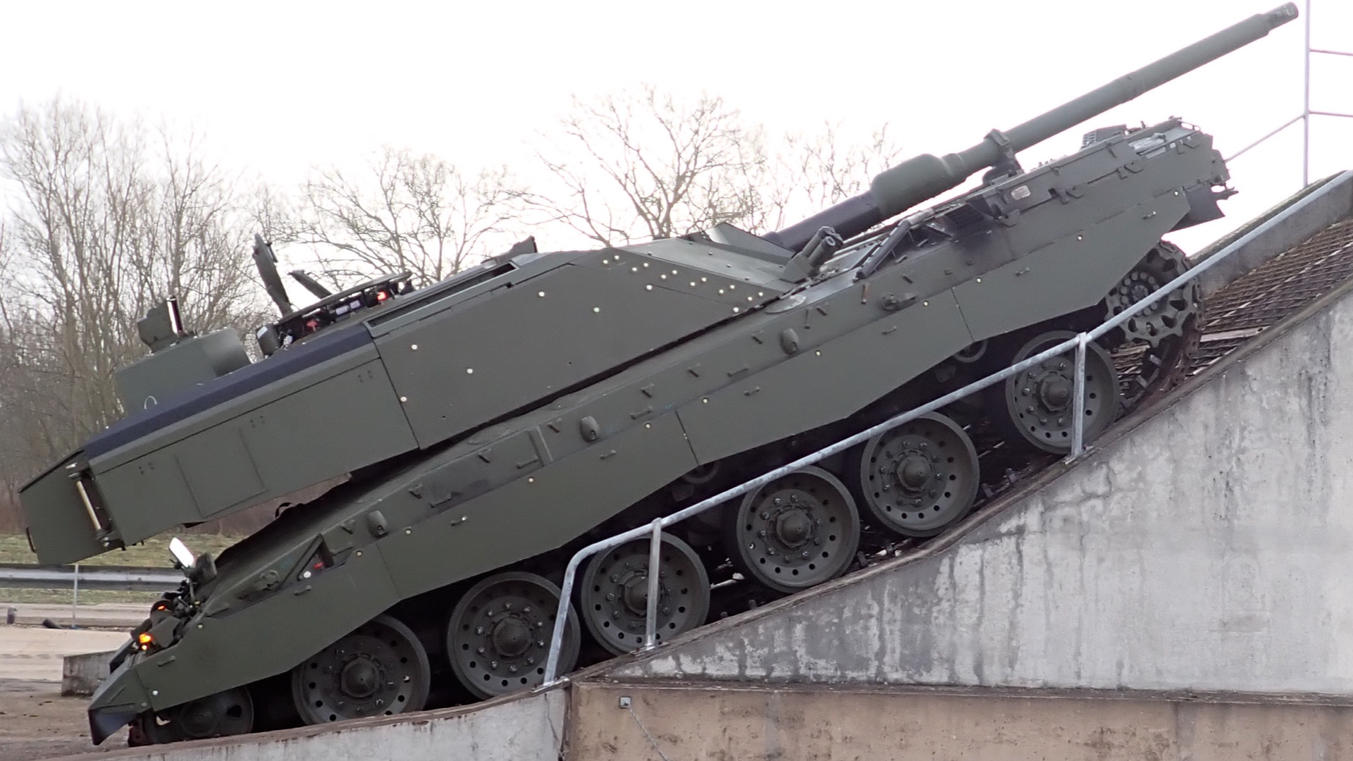 challenger 3 tanks sent to germany for latest trials CREDIT DE&S MOD.jpg