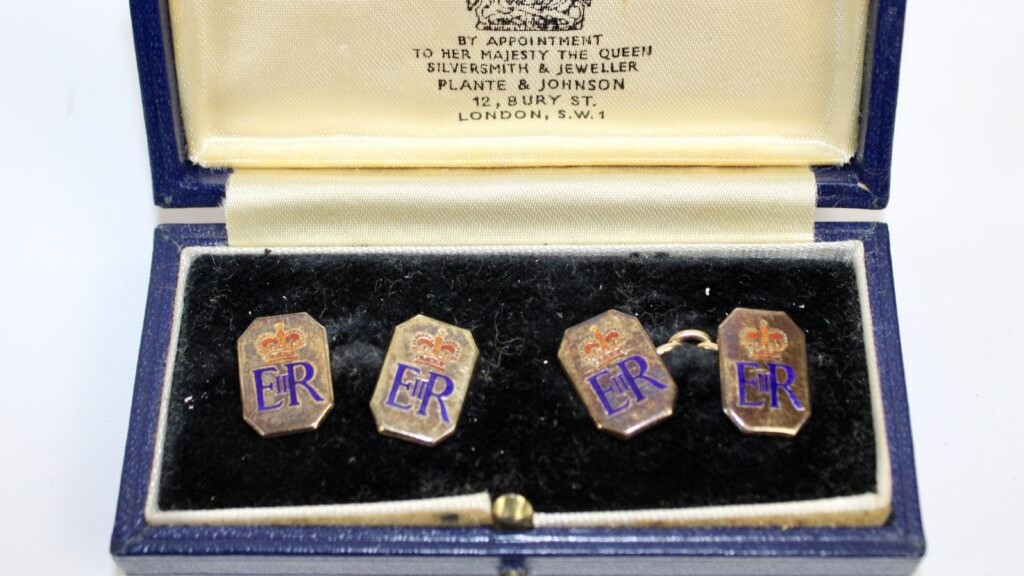 19092025 Gold cufflinks given to Sqn Ldr Denis Lowery by Queen Elizabeth II