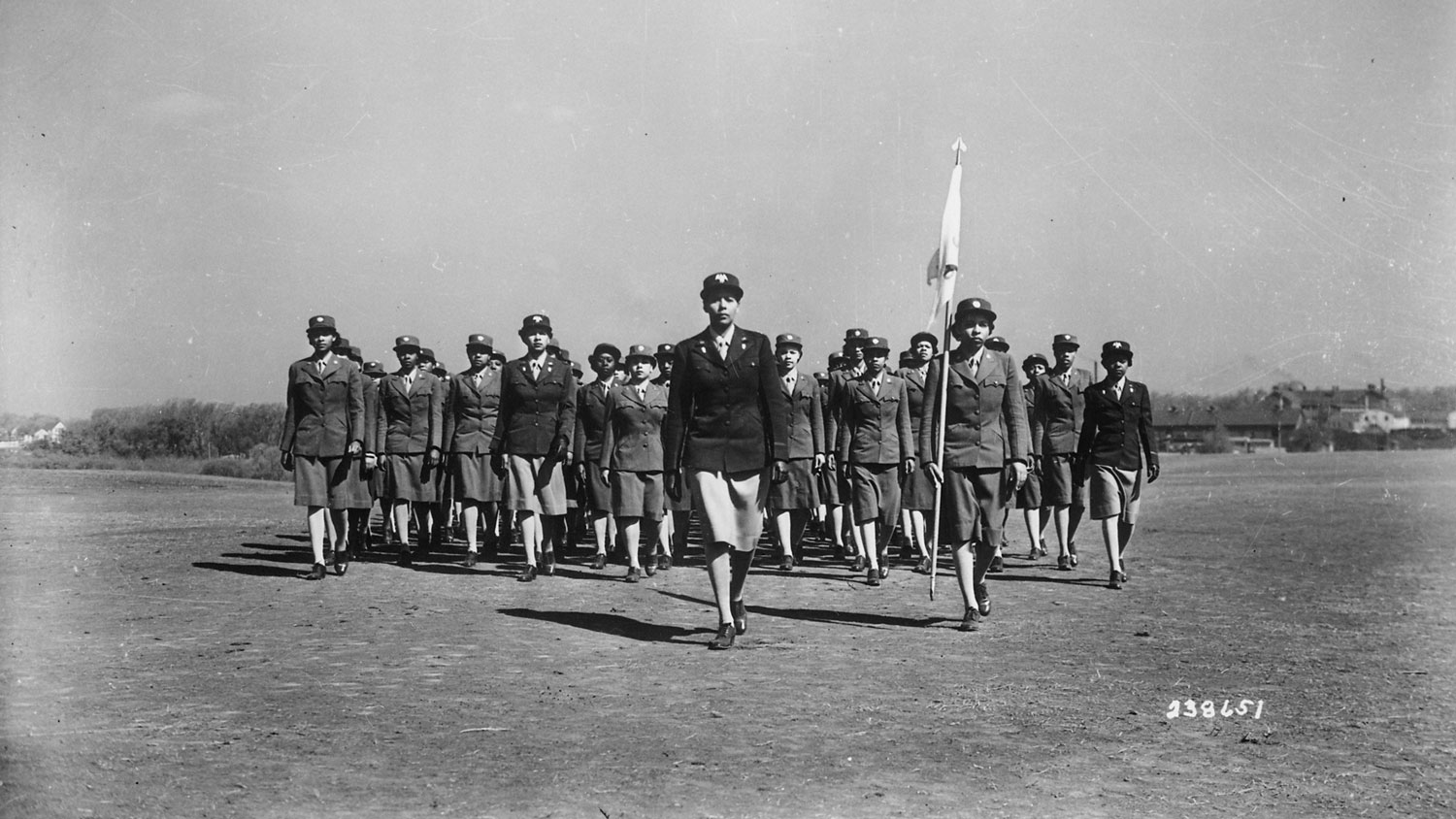 Image ID W6N295 Lt Col Charity Adams pictured in May 1943 when she was a Captain drills her company at the first WAAC Training Center in Fort Des Moines USA CREDIT Alpha Stock Alamy Stock Photo EXP 04112023