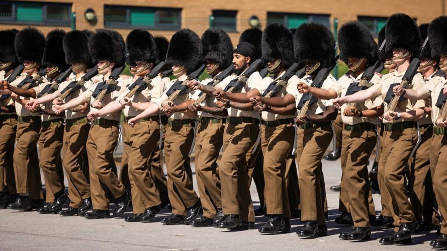 The ceremony of Trooping the Colour is believed to have been first performed during the reign of King Charles II, who was Monarch from 1660 to 1685 The ceremony of Trooping the Colour is believed to have been first performed during the reign of King Charles II, who was Monarch from 1660 to 1685