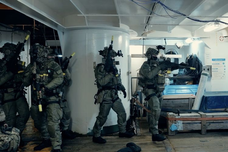 The point man takes front arcs while the rest of the team covers alternative angles The point man takes front arcs while the rest of the team covers alternative angles