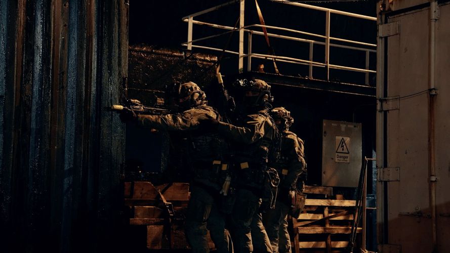 It allows for security, speed, and better control of angles of fire in confined spaces Especially for security, speed, and controlling angles of fire in confined spaces