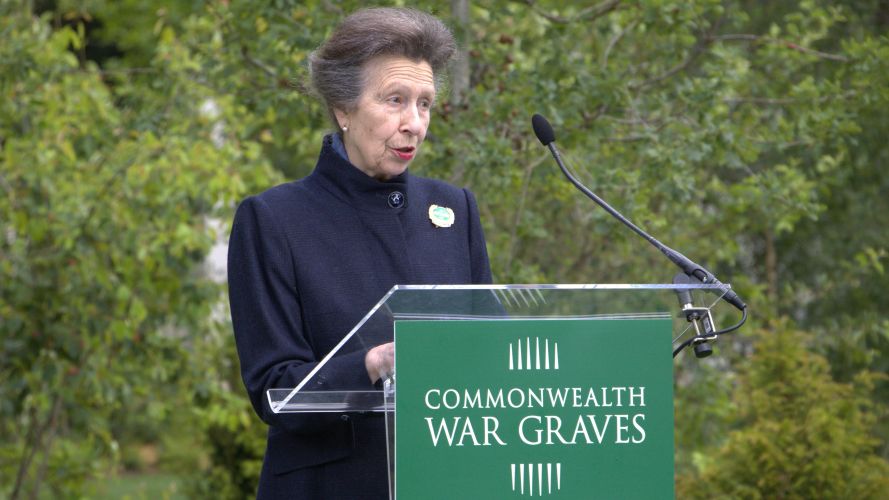 Princess Anne at CWGC unveiling cred CWGC