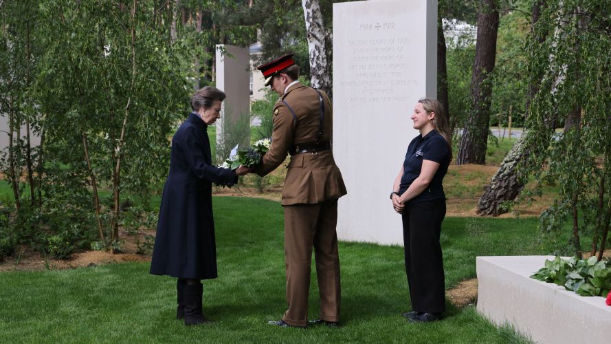 Princess Anne at CWGC unveiling cred CWGC