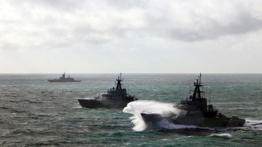 P283 HMS Mersey and P282 HMS Severn shadow Russian vessel RFN Boikiy Severn and Mersey shadow Boikiy