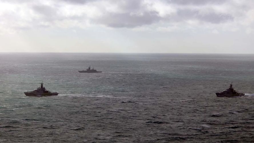 P283 HMS Mersey and P282 HMS Severn shadow Russian vessel RFN Boikiy Severn and Mersey shadow Boikiy
