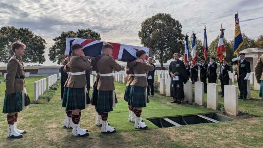 Soldiers from 4th Battalion The Royal Regiment of Scotland bore the soldiers to the graveside (Picture: Crown Copyright)