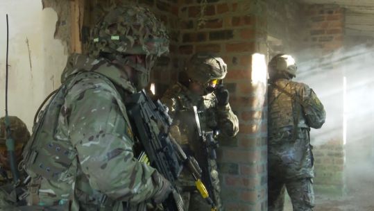 7 Scots reservists take part in urban combat drills (Picture: BFBS)