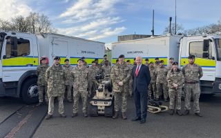 Healey meets EOD personnel at Colchester